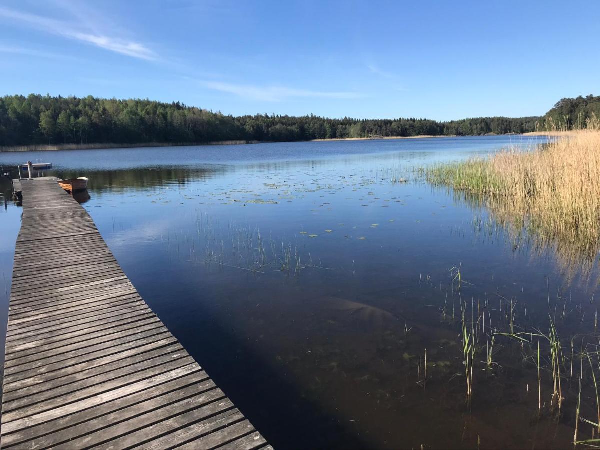 Nice Holiday House At Horse Farm With Lake And Sauna Holo  Exteriör bild